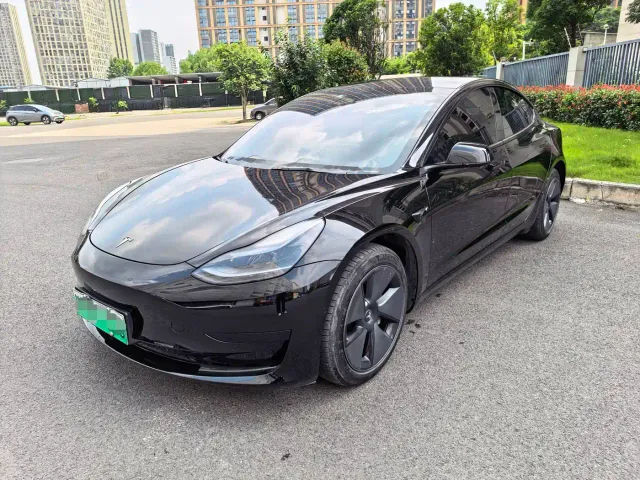 Фотография автомобиля — Tesla Model 3