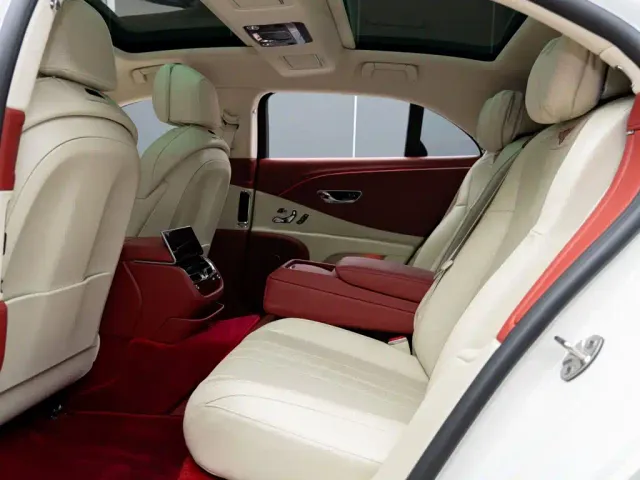 Bentley Flying Spur — Фото автомобиля 12