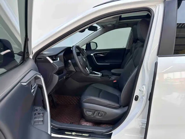 Toyota RAV4 — Фото автомобиля 11
