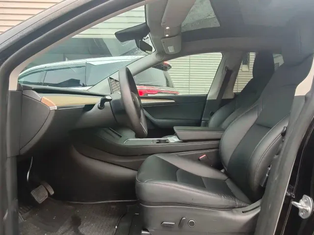 Tesla Model Y — Фото автомобиля 14