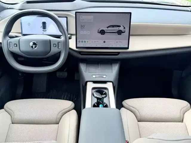 Volvo XC70 Plug-in Hybrid — Фото автомобиля 6