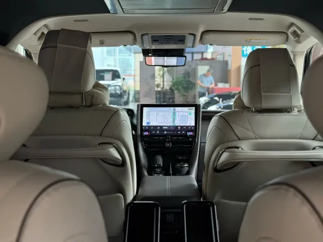 Toyota Alphard — Фото автомобиля 22