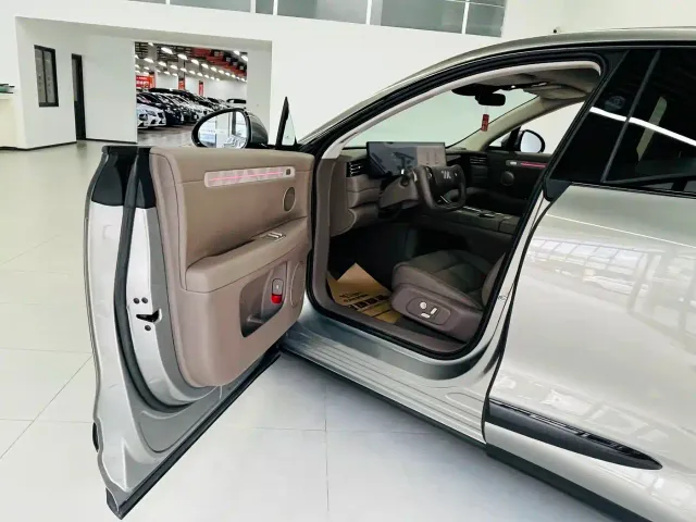 IM Motors LS6 — Фото автомобиля 6
