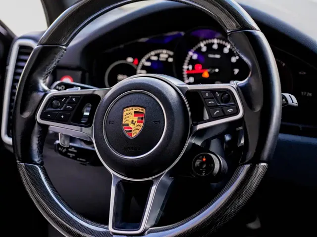 Porsche Cayenne — Фото автомобиля 18