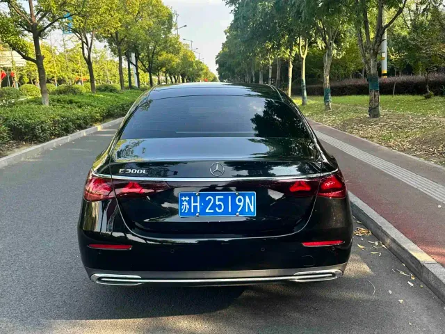 Mercedes-Benz E-Class — Фото автомобиля 11
