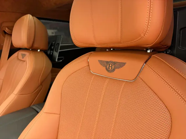 Bentley Flying Spur — Фото автомобиля 18