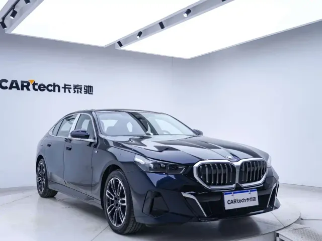 BMW 5 Series — Фото автомобиля 9