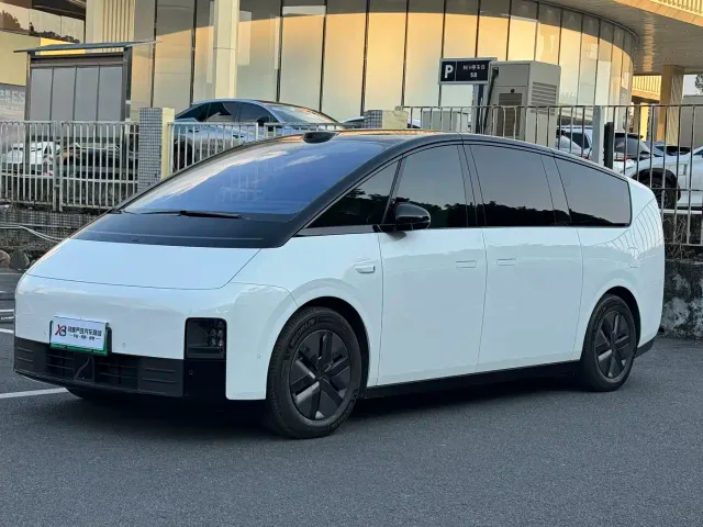 Фотография автомобиля — Li Auto MEGA