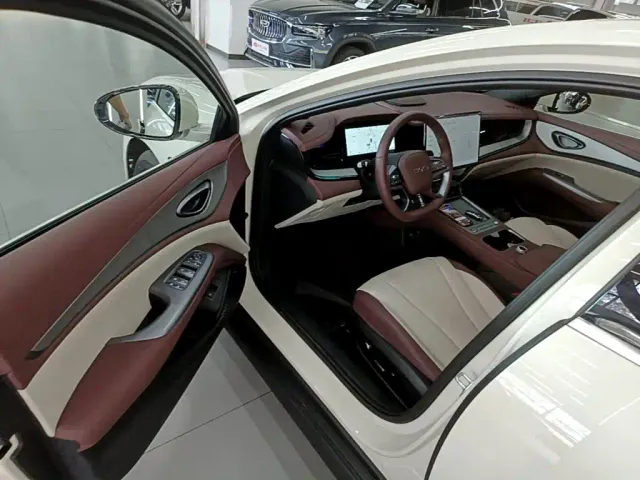 BYD Seal 07 DM-i — Фото автомобиля 15