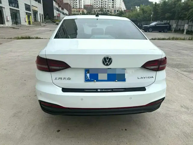 Volkswagen Lavida — Фото автомобиля 4