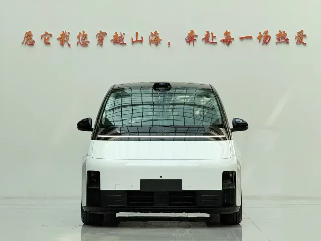 Li Auto MEGA — Фото автомобиля 2