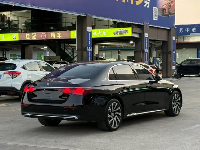 Mercedes-Benz E-Class — Фото автомобиля 18