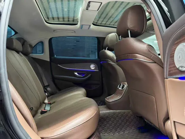 Mercedes-Benz E-Class — Фото автомобиля 20