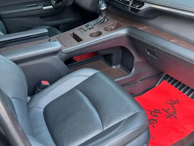 Toyota Sienna — Фото автомобиля 5