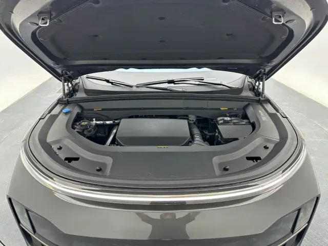 Li Auto L9 — Фото автомобиля 27