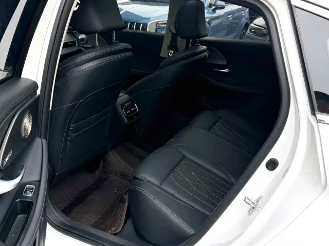 Chery Arrizo 8 — Фото автомобиля 6