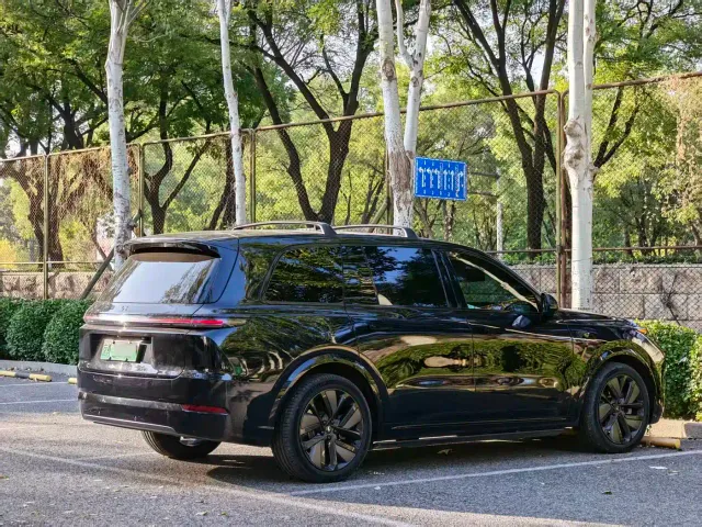 Li Auto L9 — Фото автомобиля 8