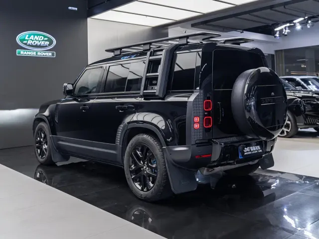 Land Rover Defender — Фото автомобиля 16