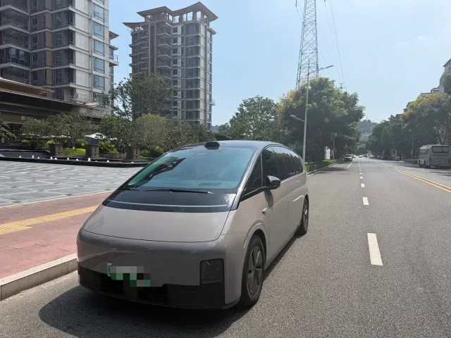 Фотография автомобиля — Li Auto MEGA