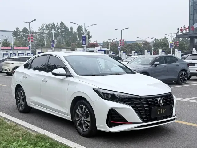 Changan Eado — Фото автомобиля 3
