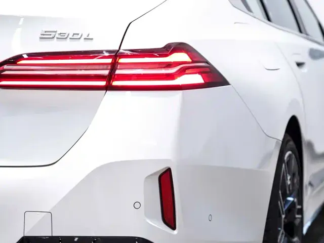 BMW 5 Series — Фото автомобиля 11