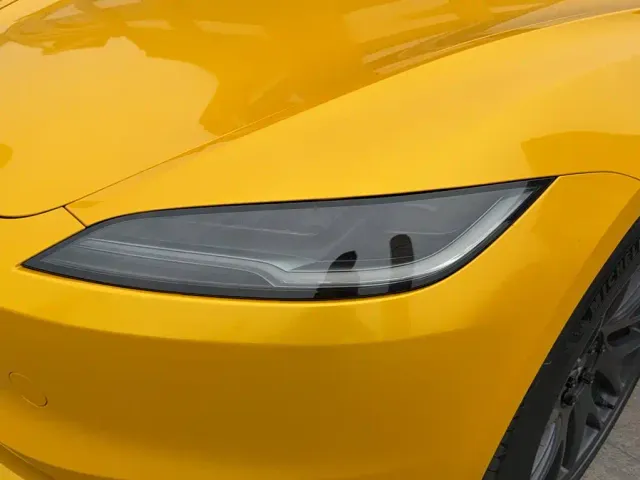 Tesla Model 3 — Фото автомобиля 16