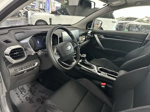 Geely Binyue — Фото автомобиля 5