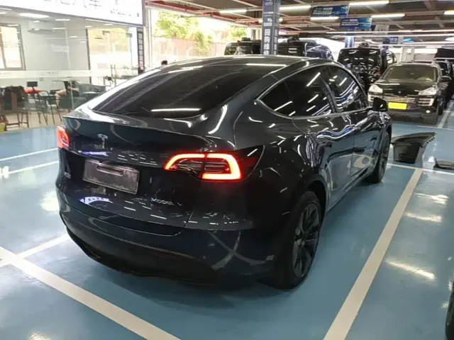 Tesla Model Y — Фото автомобиля 4