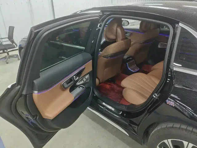 Mercedes-Benz E-Class — Фото автомобиля 8