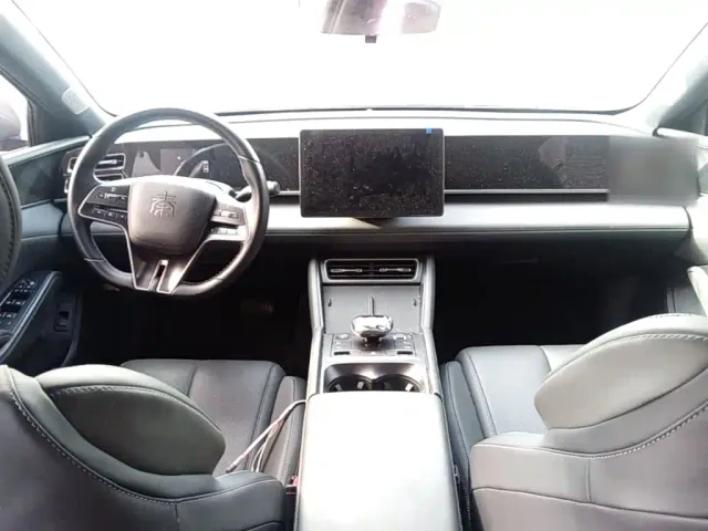 BYD Qin L — Фото автомобиля 9
