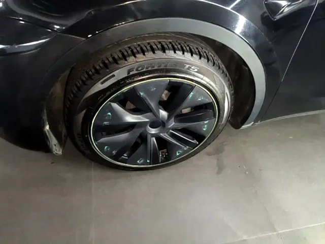 Tesla Model Y — Фото автомобиля 22
