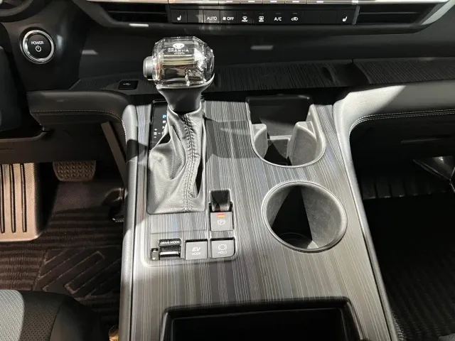 Toyota Granvia — Фото автомобиля 12