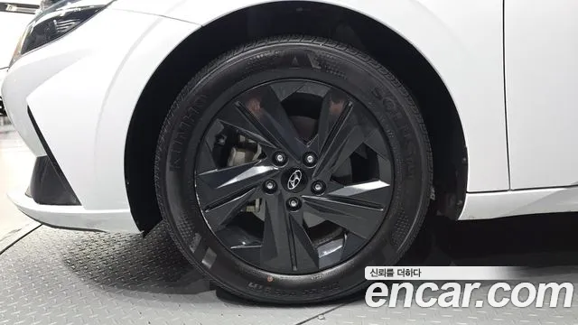 Hyundai Avante CN7 — Фото автомобиля 5