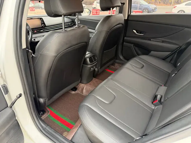 Hyundai Elantra — Фото автомобиля 8