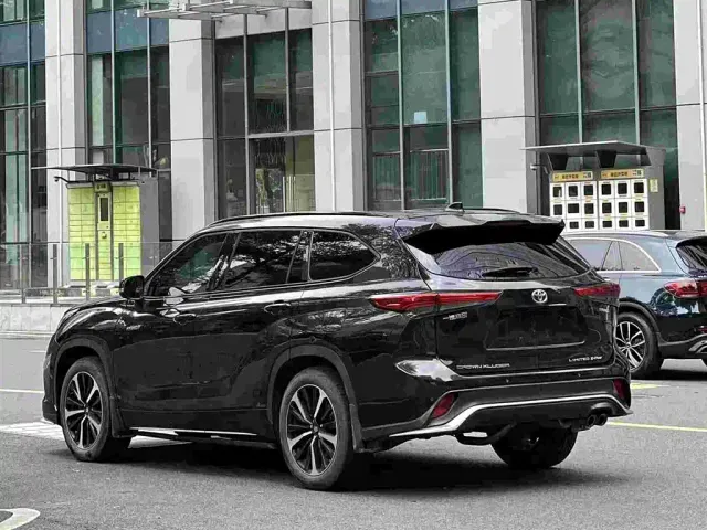 Toyota Crown Kluger — Фото автомобиля 3