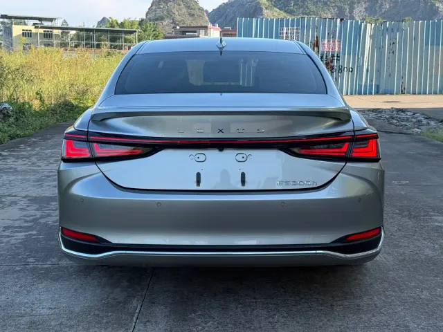 Lexus ES — Фото автомобиля 14