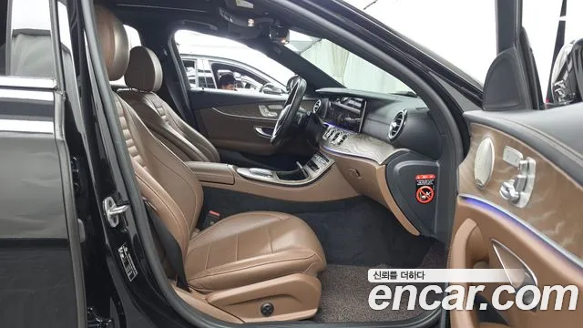 Mercedes-Benz E-Class — Фото автомобиля 11