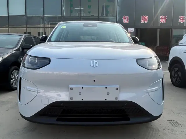 Leapmotor A10 — Фото автомобиля 2