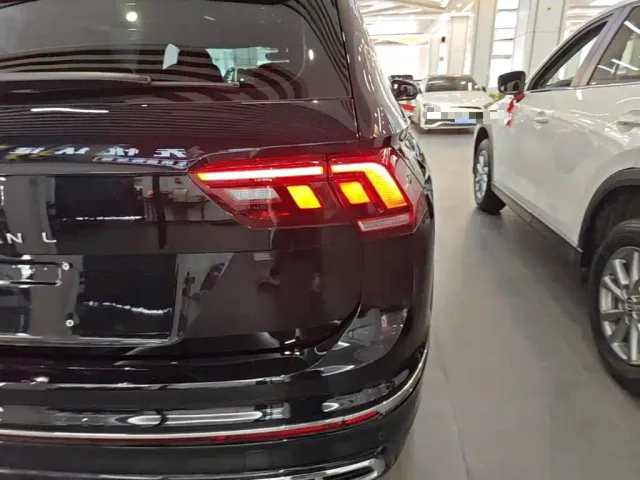 Volkswagen Tiguan L — Фото автомобиля 7