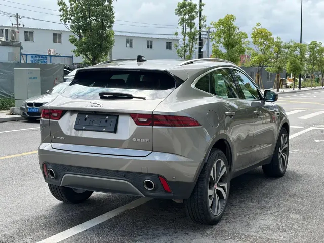 Jaguar E-PACE — Фото автомобиля 4