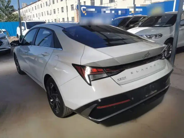 Hyundai Elantra — Фото автомобиля 4