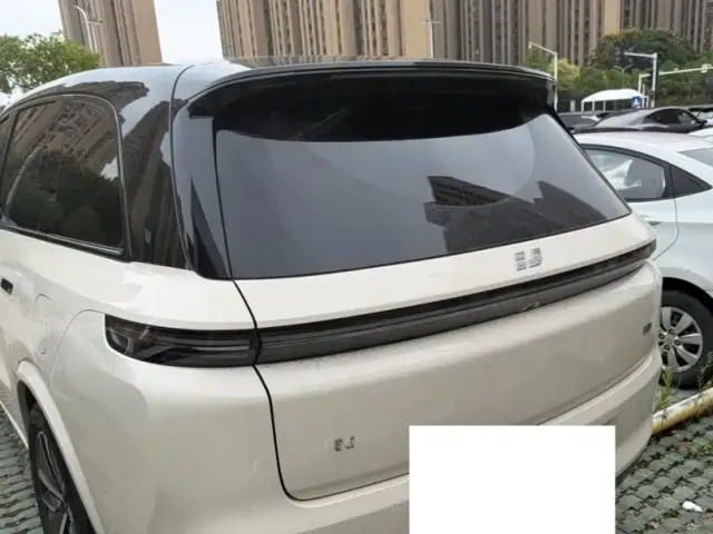 Li Auto L8 — Фото автомобиля 7