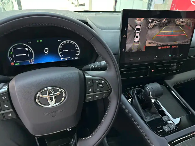Toyota Sienna — Фото автомобиля 13