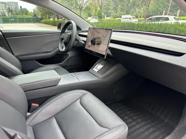 Tesla Model 3 — Фото автомобиля 15