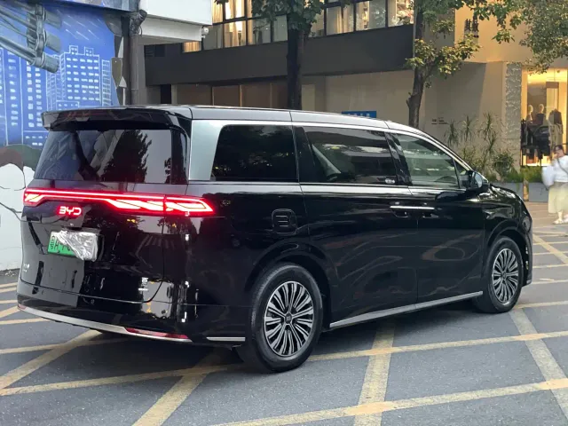 BYD Xia — Фото автомобиля 6