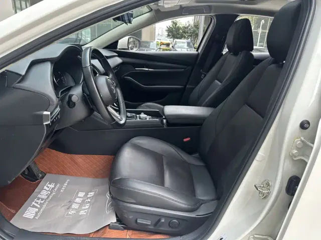 Mazda Axela — Фото автомобиля 11