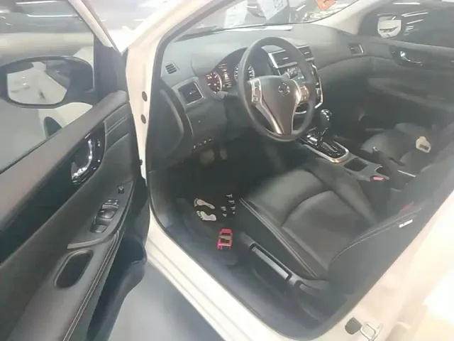 Nissan Tiida — Фото автомобиля 15
