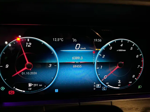 Mercedes-Benz E-Class — Фото автомобиля 4