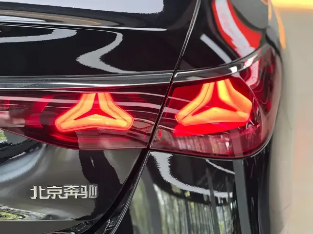 Mercedes-Benz E-Class — Фото автомобиля 17
