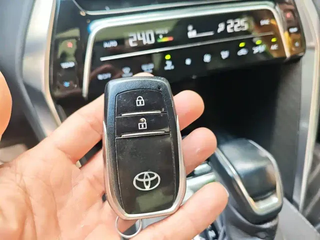 Toyota Harrier — Фото автомобиля 11